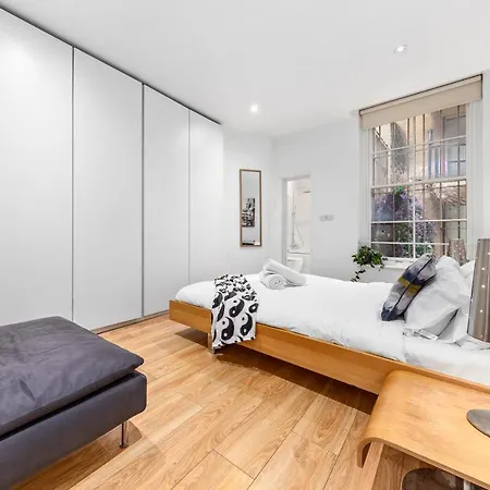 3-bedroom Flat In Sleeps 14 Hy1 *