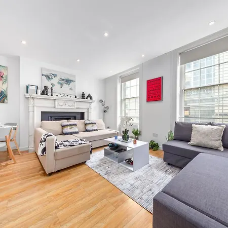 Apartment 3-bedroom Flat In Sleeps 14 Hy1