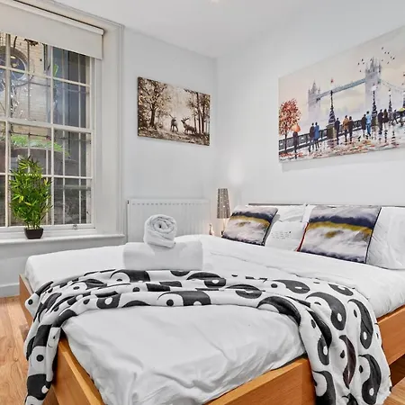 3-bedroom Flat In Sleeps 14 Hy1 Apartment