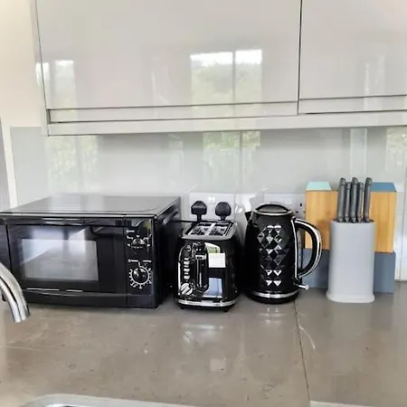 Luxuries 2 Bed Flat In Canary Wharf Apartment *