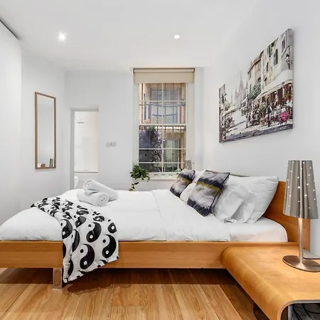 Apartment 3-bedroom Flat In Sleeps 14 Hy1 *