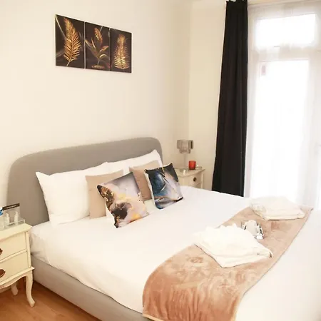 Wembley Luxury Holiday home *