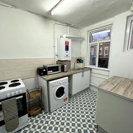Apartment Wonderful 2 Bedroom On Tower Bridge London