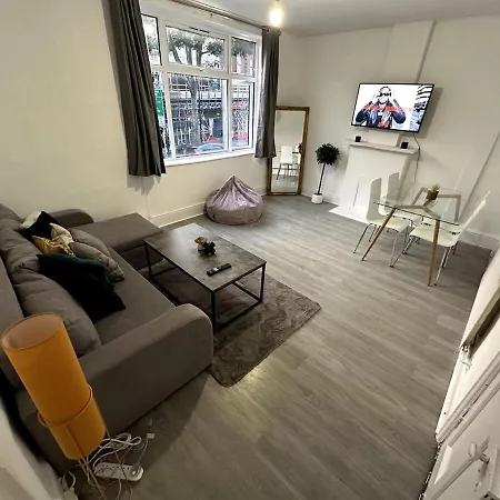 Wonderful 2 Bedroom On Tower Bridge Apartment