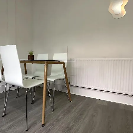 Apartment Wonderful 2 Bedroom On Tower Bridge London