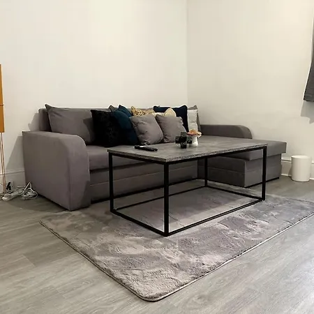 Spectacular 2 Bedroom On Tower Bridge
