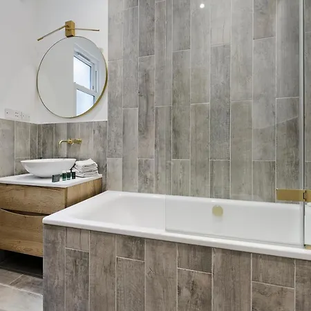 Apartment Beautiful Battersea By Clapham Junction By Underthedoormat *