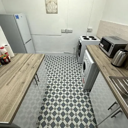 Spectacular 2 Bedroom On Tower Bridge Apartment *