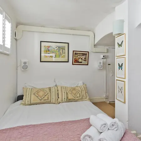 Apartment Beautiful Battersea By Clapham Junction By Underthedoormat *