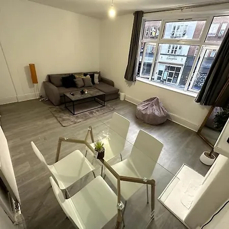 Spectacular 2 Bedroom On Tower Bridge