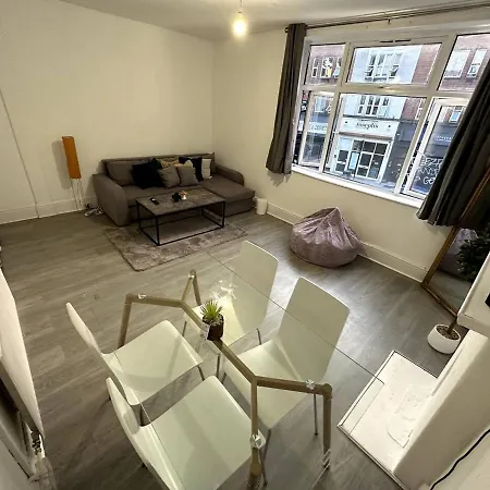 Wonderful 2 Bedroom On Tower Bridge * London