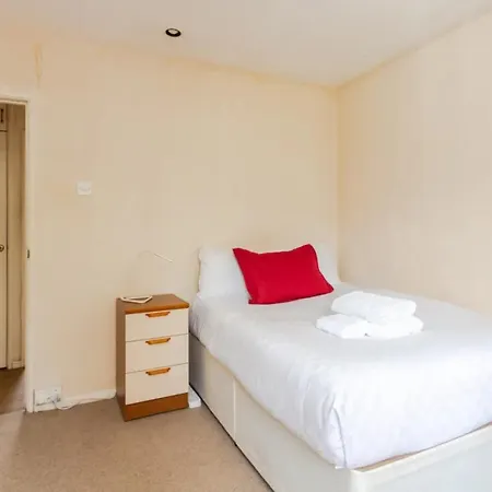 Holiday home Homely 3 Bedroom House With A Garden *