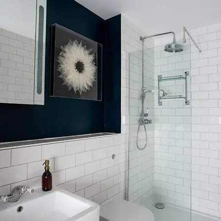 Eden - Islington - 2 Bed With Terrace Apartment
