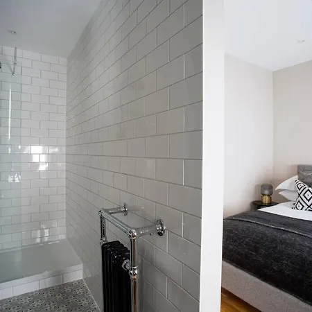 Eden - Islington - 2 Bed With Terrace Apartment