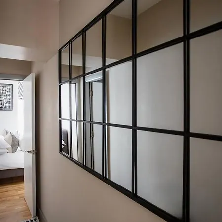 Eden - Islington - 2 Bed With Terrace Apartment *