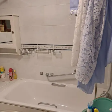 Luxury 5 Bedroom Near Seven Kings Train Station- 5 Room, 6 Bed And Sleeps 8 Guest * London