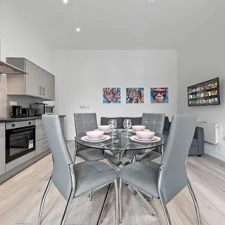 66 Station Road * Upminster