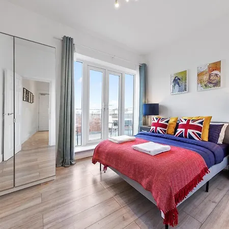 66 Station Road Apartment *