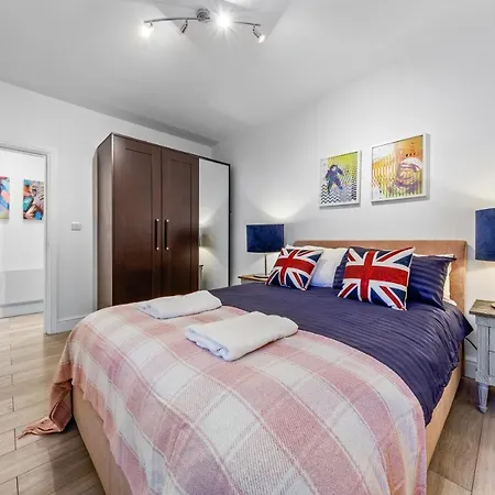 66 Station Road Apartment *