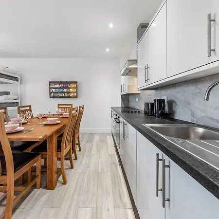 Apartment 66 Station Road