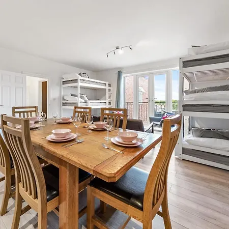 66 Station Road Apartment