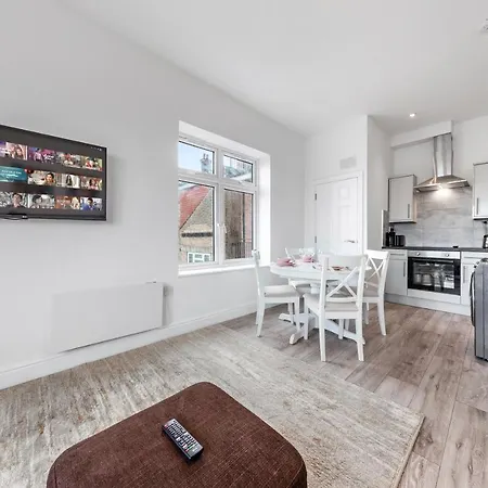 66 Station Road Apartment Upminster