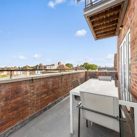 Apartment 66 Station Road