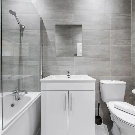 66 Station Road Apartment