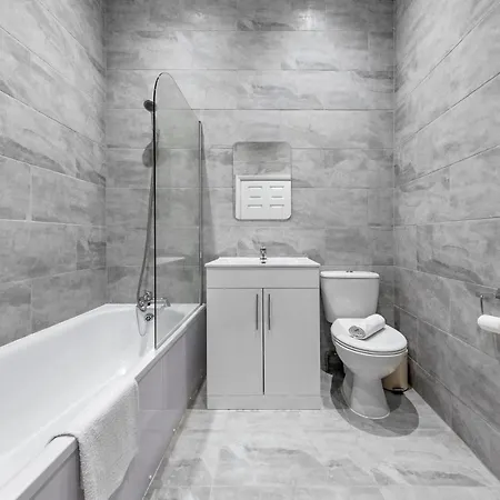 66 Station Road Apartment