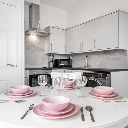 66 Station Road Apartment Upminster