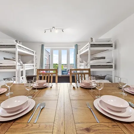 66 Station Road Apartment