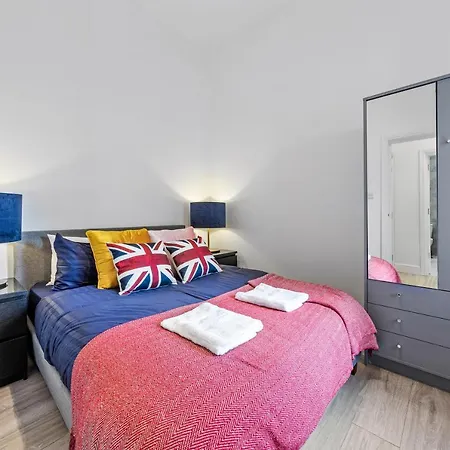 66 Station Road Apartment