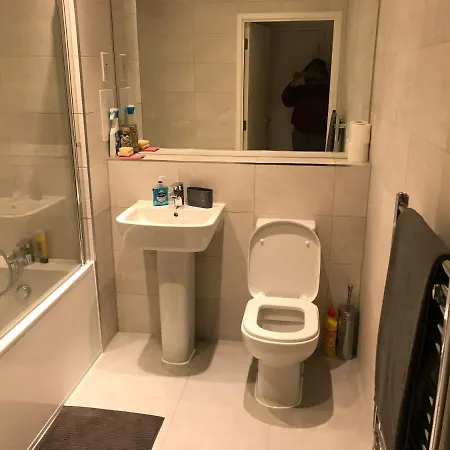 Private & Private Bathroom In Park Royal *