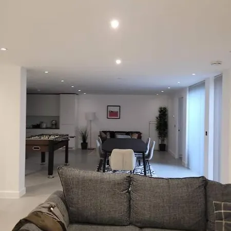 2br Flat In Wandsworth Sleep 10 W10 *