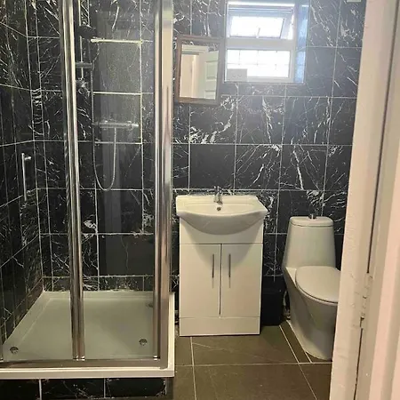 Remarkable 2-bed In London Ilford