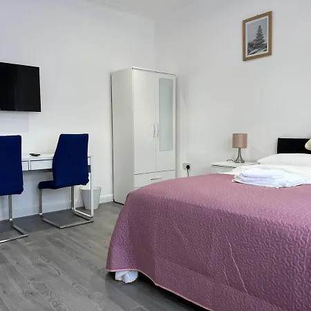 Remarkable 2-bed In London Apartment