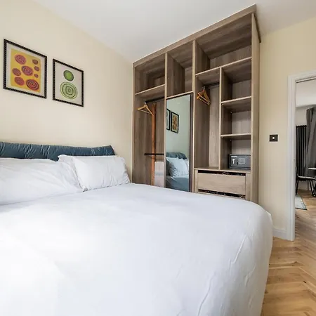 Central London Apartment * London