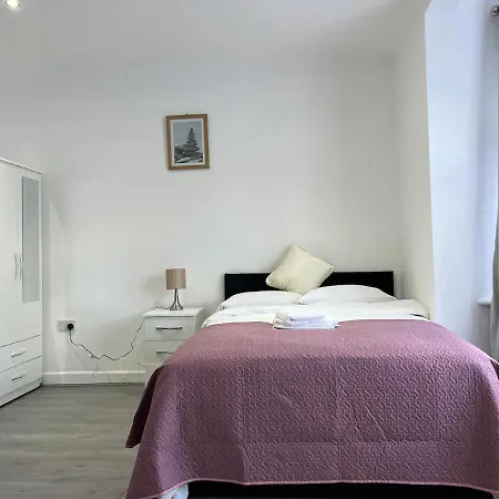 Remarkable 2-bed In London Apartment