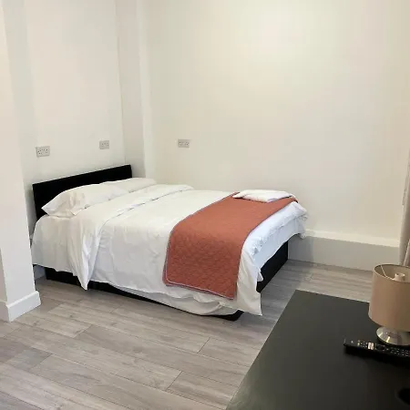 Apartment Remarkable 2-bed In London Ilford