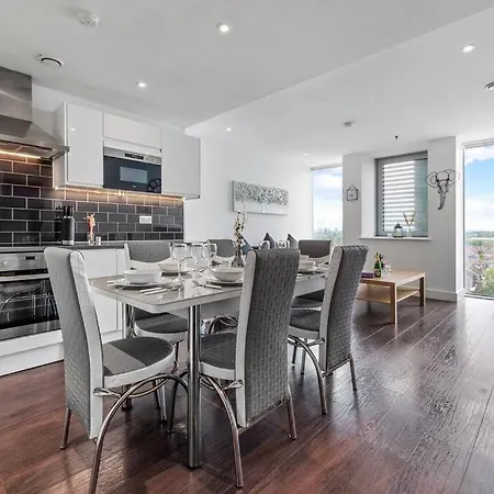 Beautiful Living Sleep 7 In Bp34 Apartment London