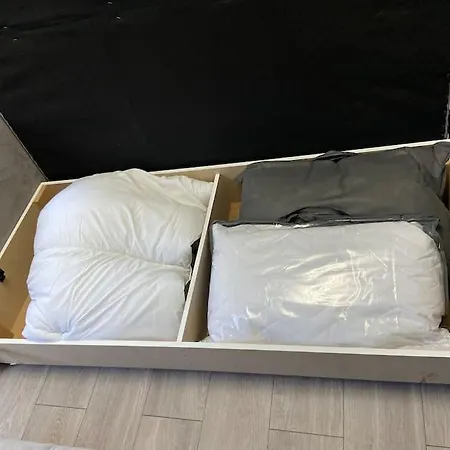 2 Bedroom Flat In * Londres