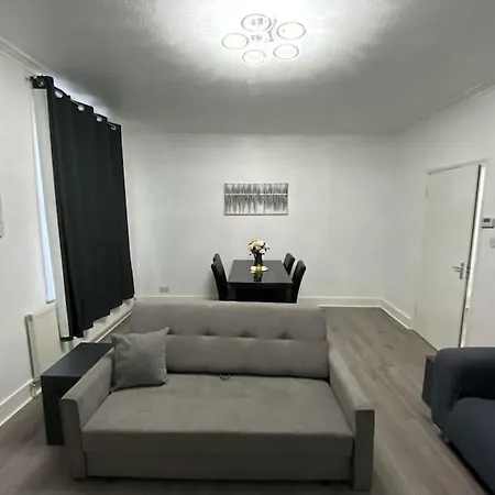 2 Bedroom Flat In Appartement Londres