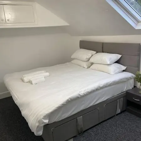 2 Bedroom Flat In Appartement