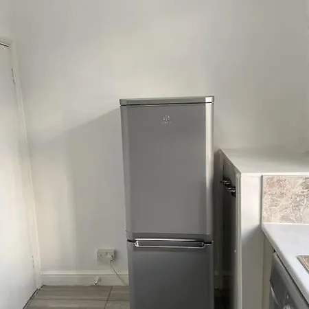 2 Bedroom Flat In