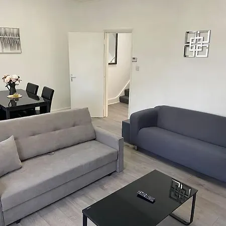 2 Bedroom Flat In Appartement