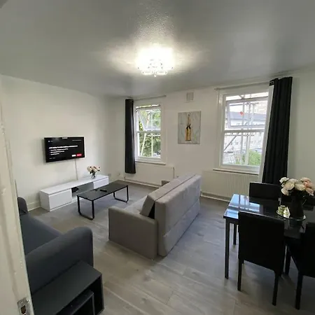 2 Bedroom Flat In