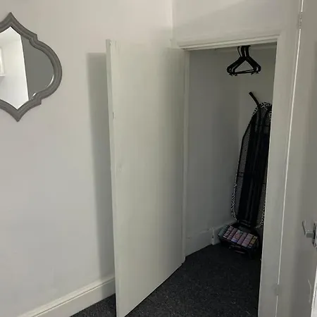 Appartement 2 Bedroom Flat In *