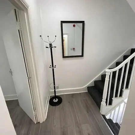 2 Bedroom Flat In *
