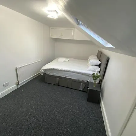 2 Bedroom Flat In Londres