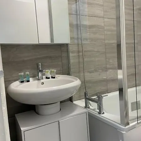 2 Bedroom Flat In